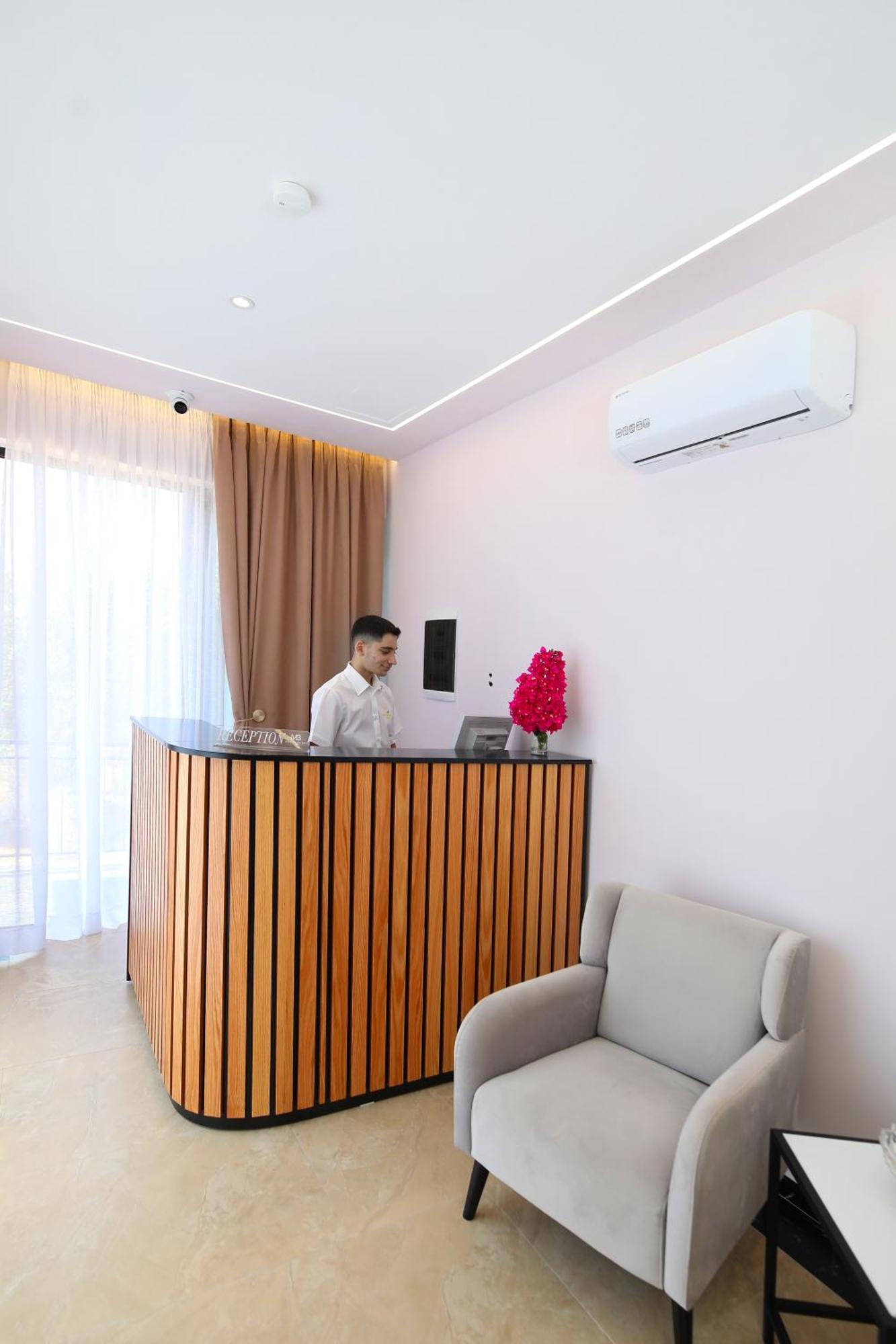 Mezzanine Bay Hotel Himare Ngoại thất bức ảnh